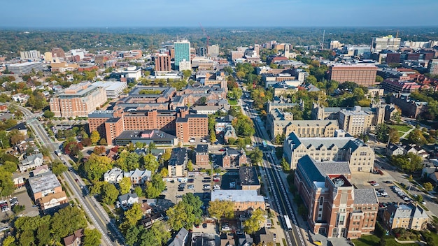 Foto vista aerea del campus urbano e contrasto architettonico di ann arbor