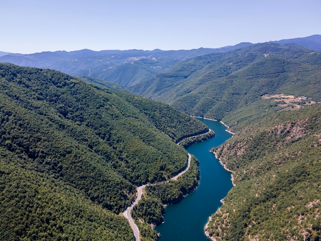 Photo aerial view of vacha reservoir bulgaria