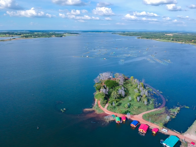 Вид с воздуха ландшафта деревни в Thiland.