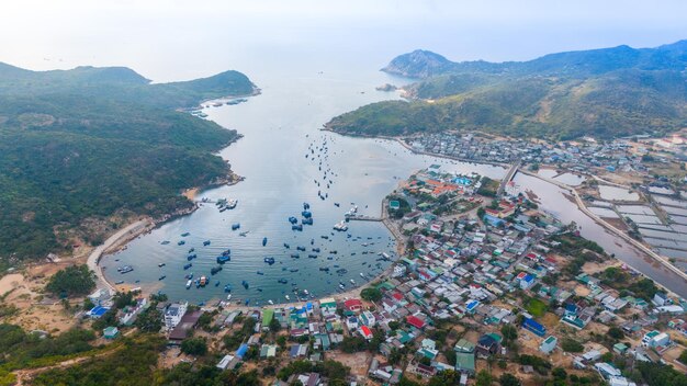 Photo aerial view of vinh hy bay nui chua national park ninh thuan province vietnam