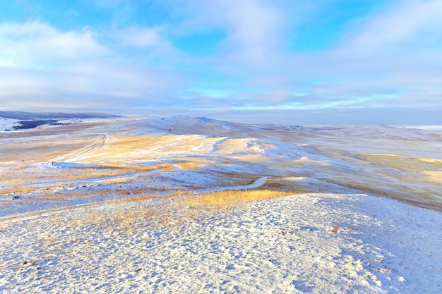 Vista aerea del paesaggio invernale