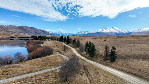 写真 ニュージーランド南島のアシュバートン保護公園のアルプス・レイク・キャンプの空中写真