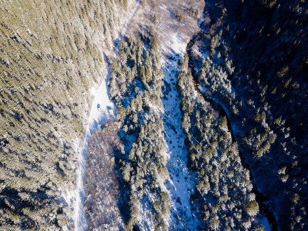 Photo aerial winter view of rila mountain near beli iskar river bulgaria