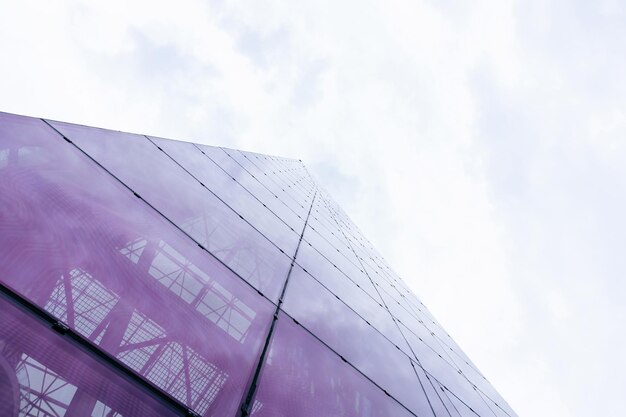 Foto afbeelding van een hoogbouw gebouw gemaakt van glas en beton