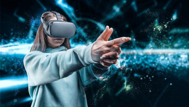 Afbeelding van een meisje in Vr-bril. Innovatieve technologieën