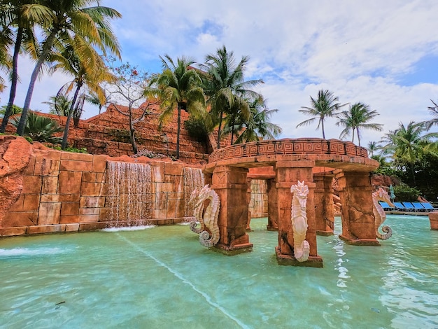 Afbeelding van Klein pierenbadje in resort met tropische architectuur