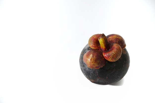 Afbeelding van mangosteen op een witte achtergrond