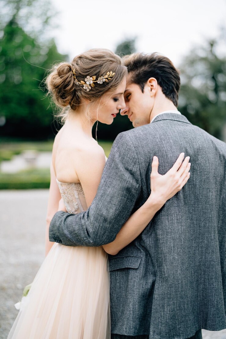Photo affectionate young couple standing outdoors