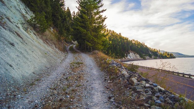 Foto afnemend perspectief op de bergweg