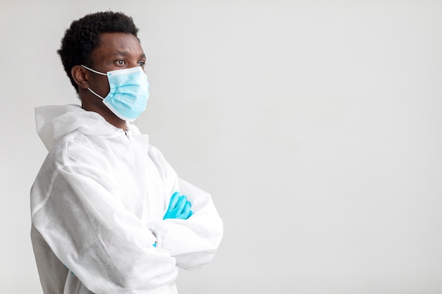 Photo african american man wearing protective equipment with copy space