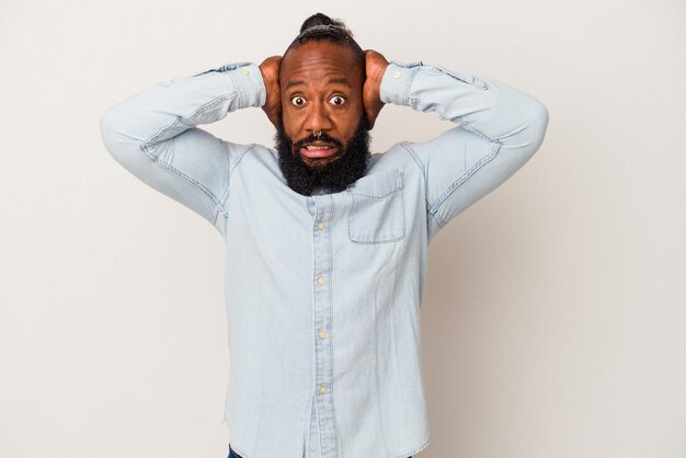 Photo african american man with beard isolated on pink background screaming with rage.