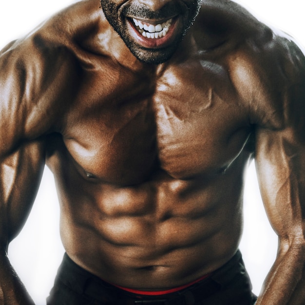 筋肉質の体を持つアフリカ系アメリカ人の男