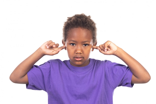 Photo african child covering his ears