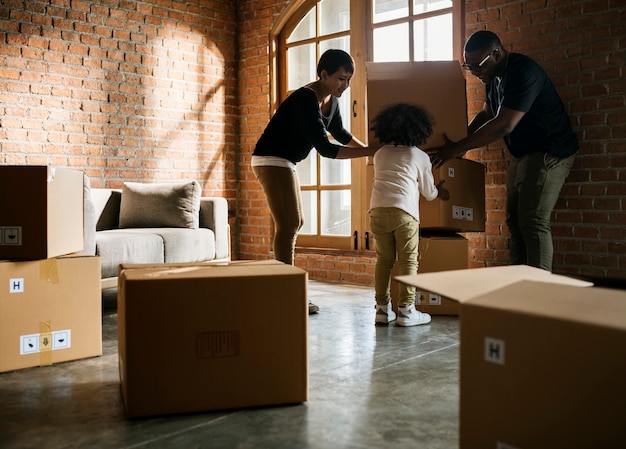 Photo african family unpacking