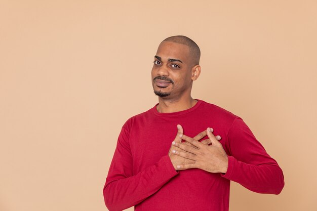 Photo african guy with a red jersey