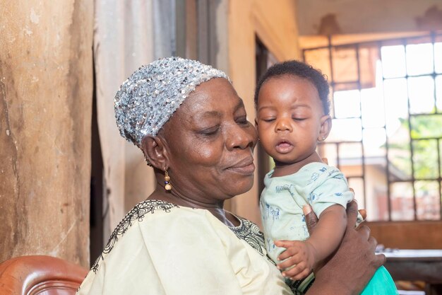 Foto madre africana con una bambina