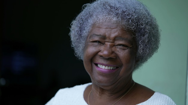 Photo an african senior woman laughing and smiling portrait face
