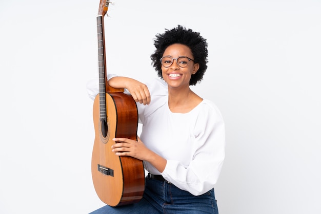 Afrikaanse Amerikaanse vrouw met gitaar