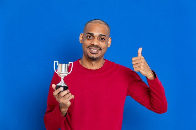 Afrikaanse man met een rode sweater