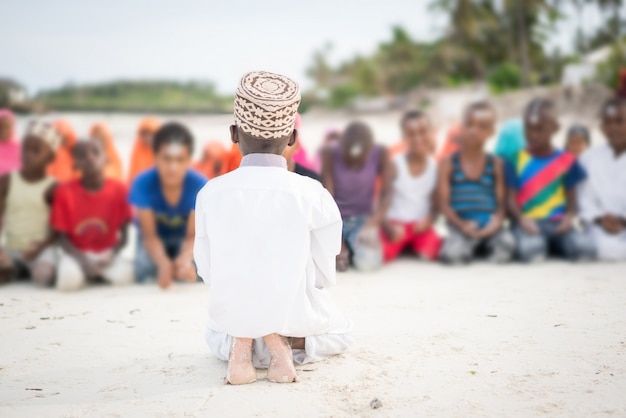 Afrikaanse schoolkinderen op strand