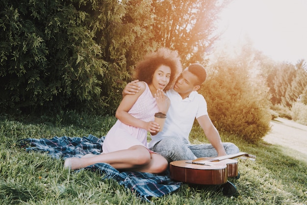 Photo afro-american couple is resting in park at summer