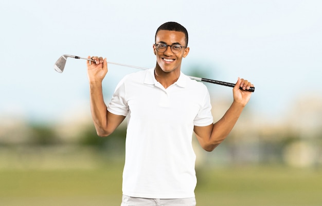 Photo afro american golfer player man at outdoors