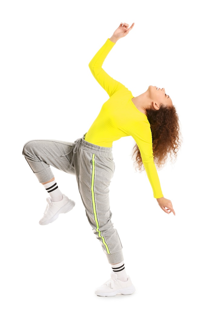 Foto afro-amerikaanse hiphopdanser op wit