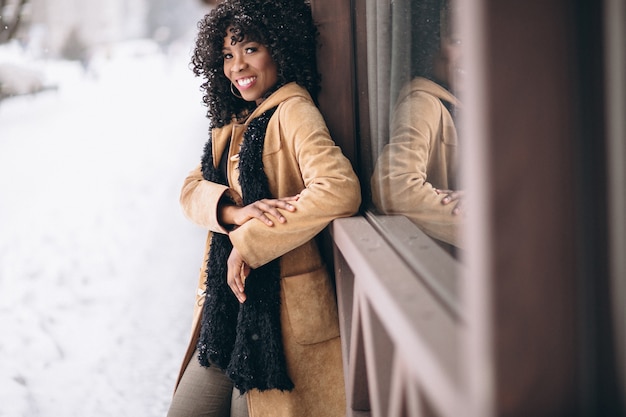 Afro-Amerikaanse vrouw gelukkig