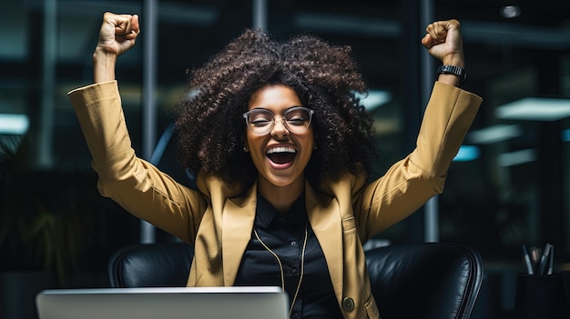 Afro-Amerikaanse zakenvrouw enthousiast op de werkplek viert de succesvolle deal gegenereerde AI