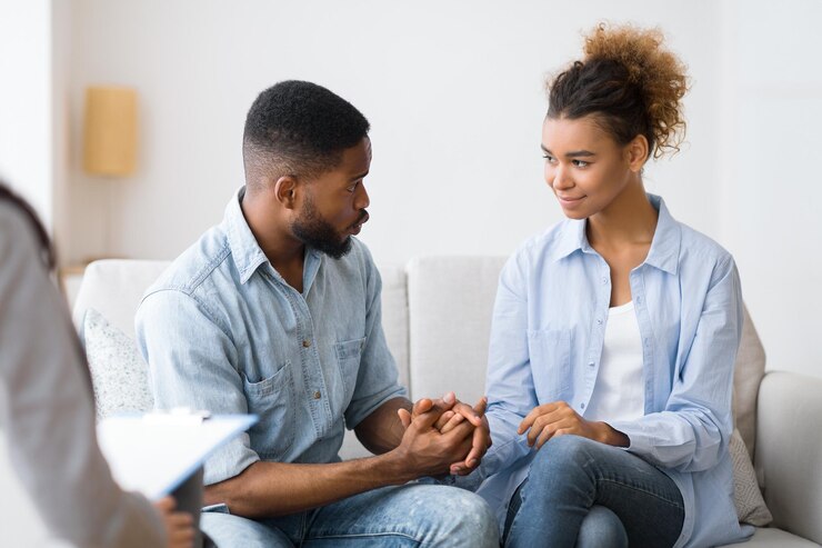 Photo afro husband making up with wife after successful therapy session
