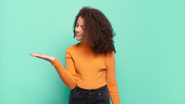 Photo afro young girl against flat color wall