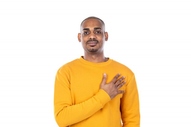 Afroamerican guy wearing a yellow sweatshirt