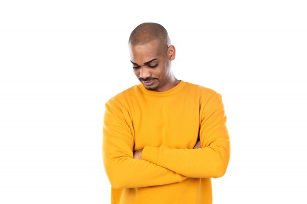 Afroamerican guy wearing a yellow sweatshirt