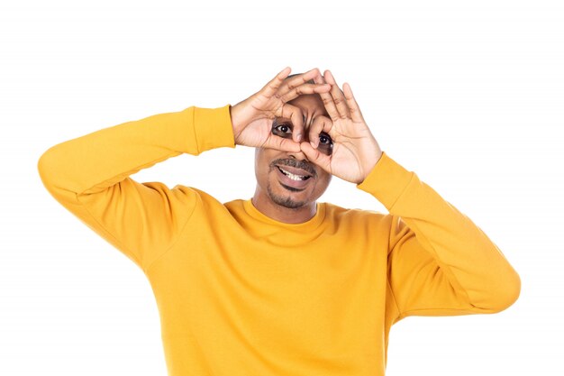 Afroamerican guy wearing a yellow sweatshirt