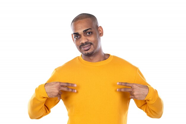 Afroamerican guy wearing a yellow sweatshirt