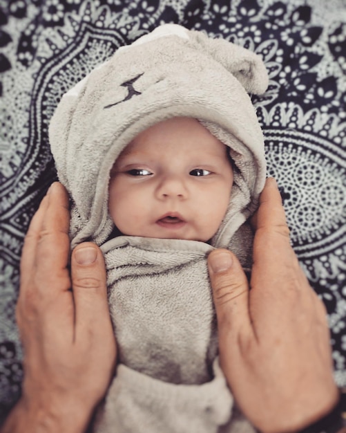 写真 浴びた後の赤ちゃん