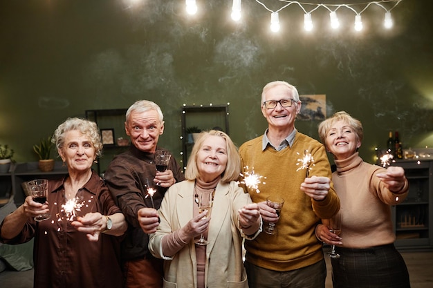Photo aged people celebrating new year