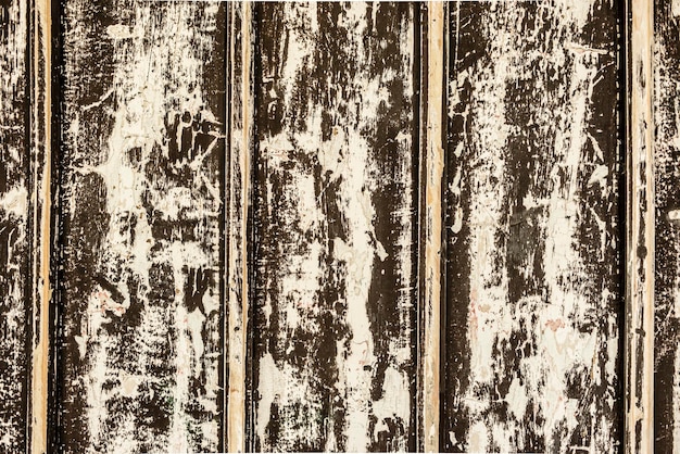 Photo aged wood wall made of planks with chipped white paint