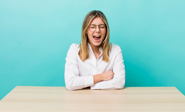 Agressief schreeuwen en erg boos kijken