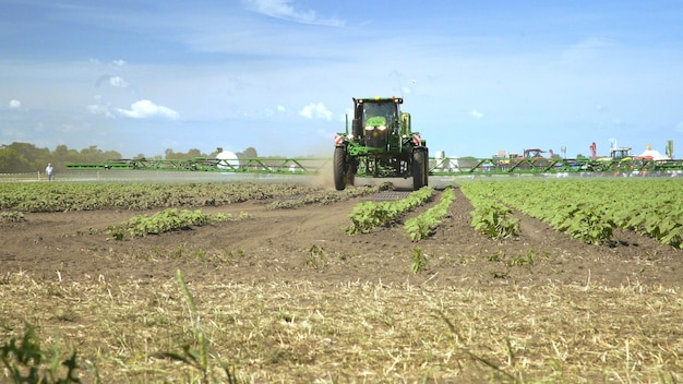 agricultural sprayer irrigating farming field spraying machine