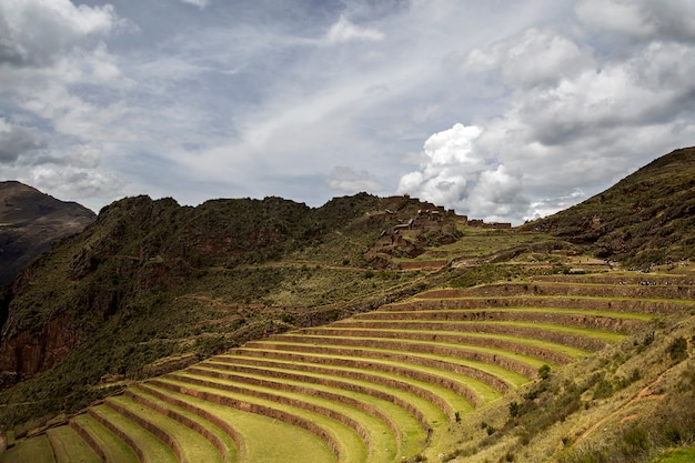 Photo agricultural terraces in pisac, peru