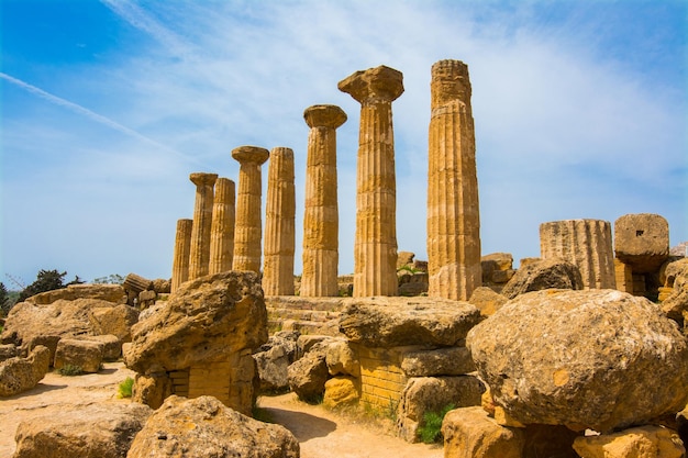 Agrigento is de italiaanse culturele hoofdstad 2025 tempel van ercole gelegen in het park van de vallei van de tempels in agrigento sicilië italië