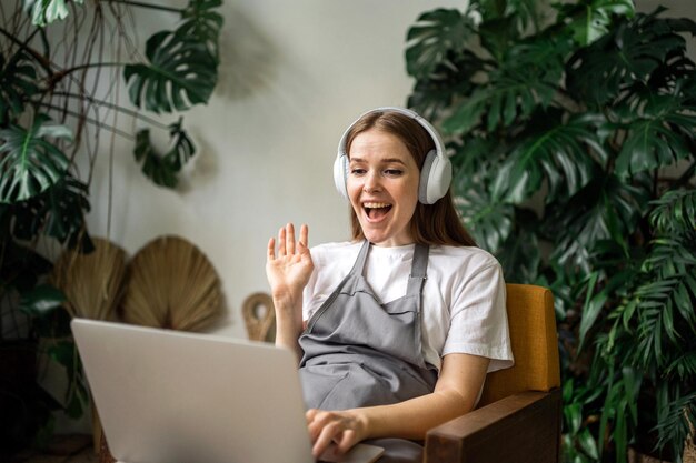 The agronomist grows popular flowers The assistant surfs the Internet looking for information