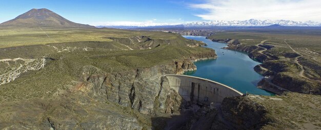 Agua del Toro-dijk (Andesgebergte), foto genomen vanaf een drone