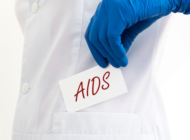 エイズの頭字語の碑文