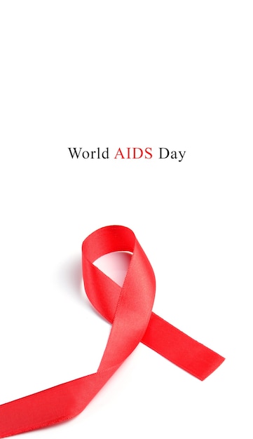 AIDS bewustzijn rood lint op witte achtergrond.