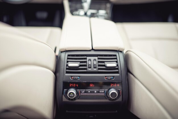 Foto aria condizionata e sistema di ventilazione dell'auto per i dettagli di design dei passeggeri dell'auto moderna