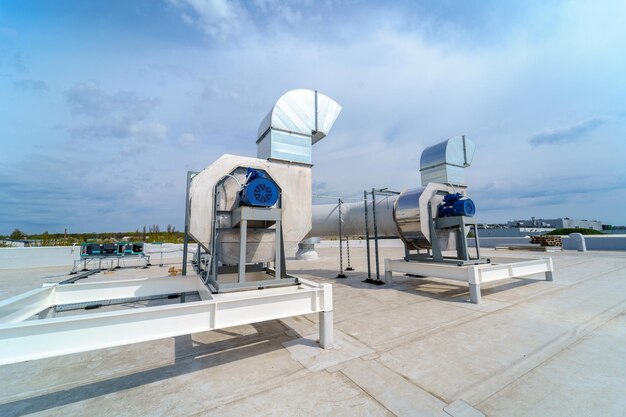 Photo the air conditioning and ventilation system of industrial building on the roof