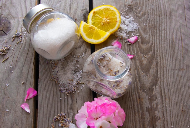 Photo air freshener in the house fragrant salt using essential oils the ingredients are flowers and fruits