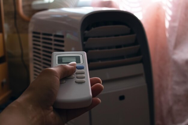 Airconditioner op de close-up van de vensterachtergrond